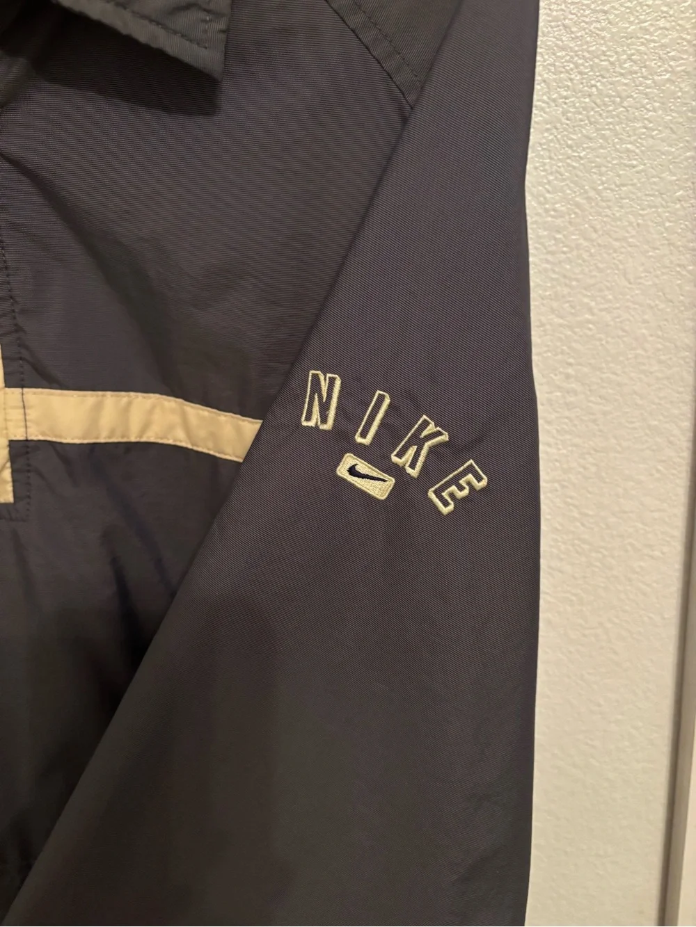 Vintage 90’s Nike Charcoal Windbreaker with Cream Accents Xl